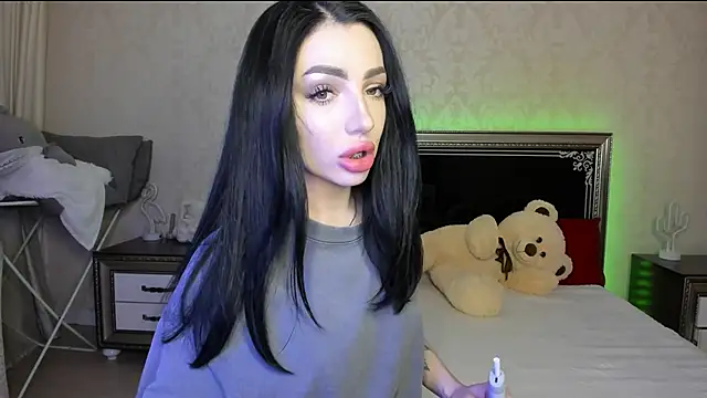 NancyLovee  online show from 03.18.25