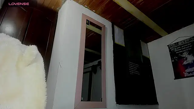 Snapshot of Nenita_Hot_ chatting on 10.03.25 Nenita Hot online show from 10.03.25