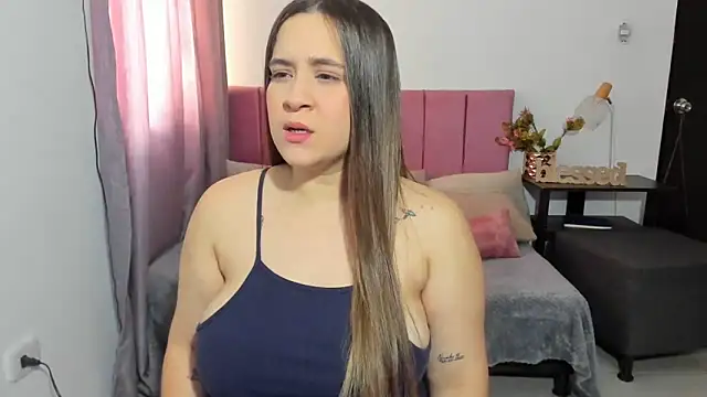 Snapshot of EmmyGray chatting on 11.29.25 EmmyGray online show from 11.29.25