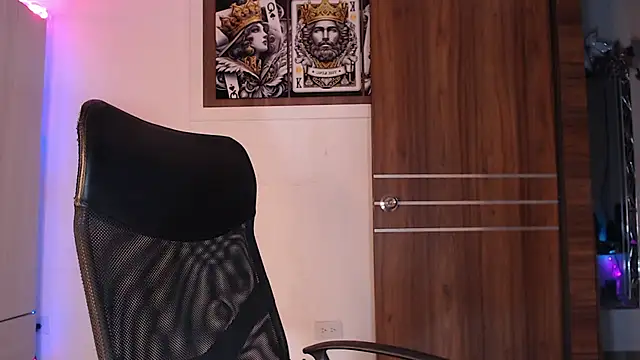 Snapshot of mistressbigcock777 chatting on 03.05.26 mistressbigcock777 online show from 03.05.26