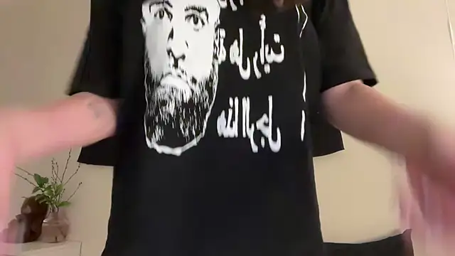 Snapshot of ur_molly chatting on 03.19.26 ur molly online show from 03.19.26