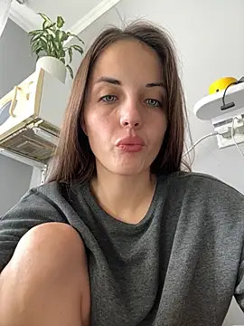 Snapshot of AmiLavs chatting on 10.24.25 AmiLavs online show from 10.24.25