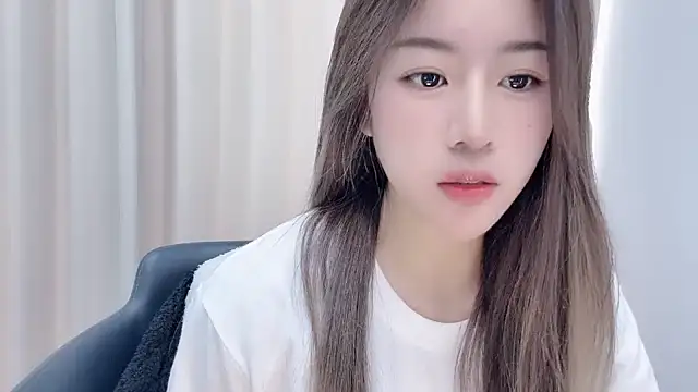 chloe-01 online show from 12.04.24