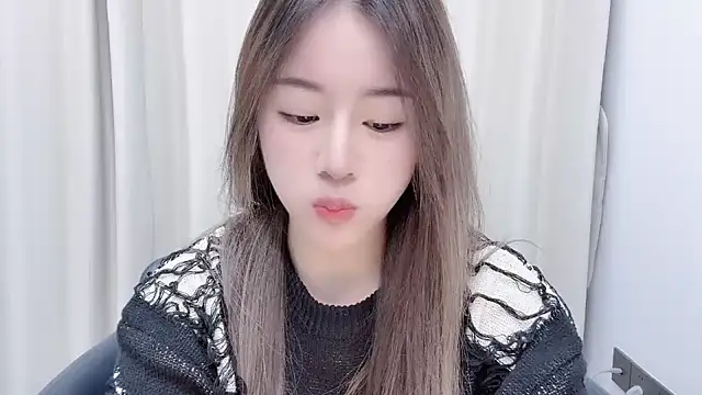 chloe-01 online show from 12.07.24