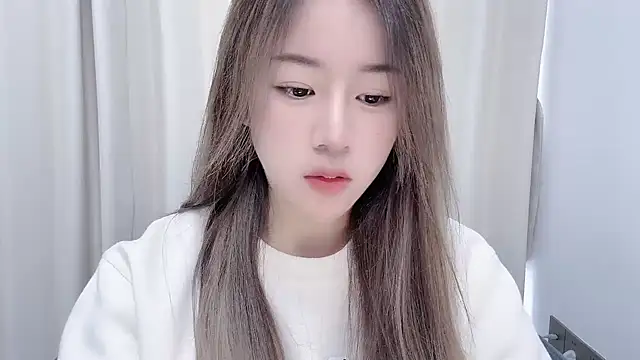 chloe-01 online show from 12.09.24