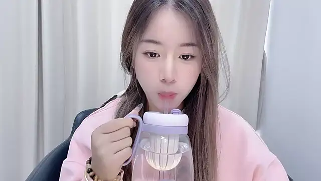 chloe-01 online show from 12.14.24