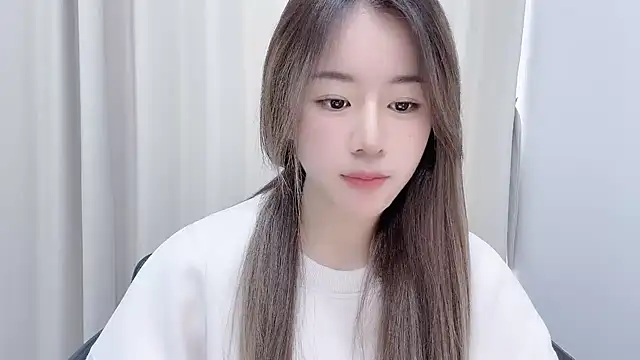 chloe-01 online show from 12.17.24