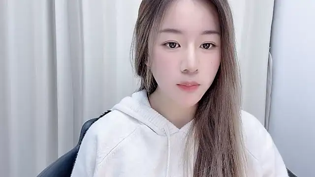 chloe-01 online show from 12.18.24