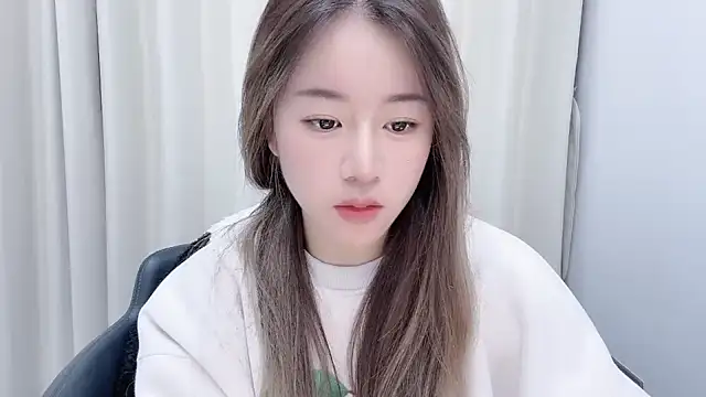 chloe-01 online show from 12.22.24