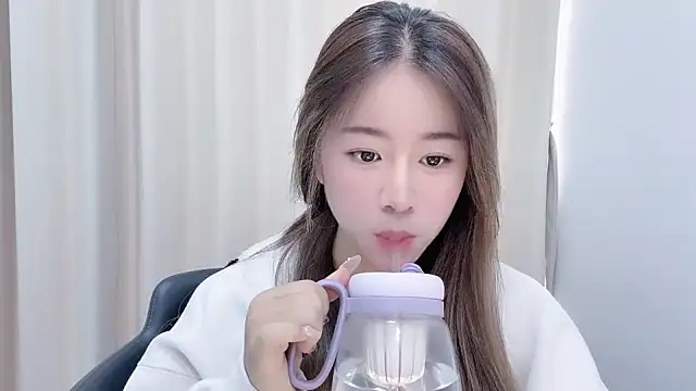 chloe-01 online show from 01.14.25