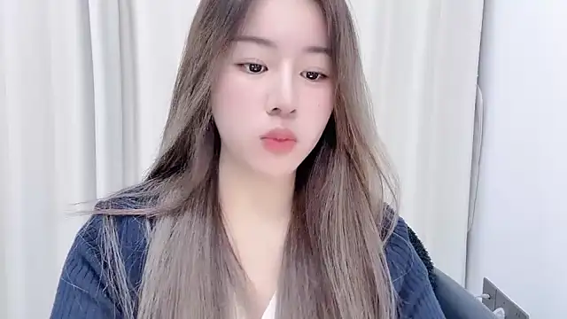 chloe-01 online show from 01.23.25