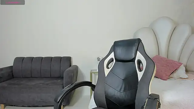 MaximusDick1  online show from 06.23.26