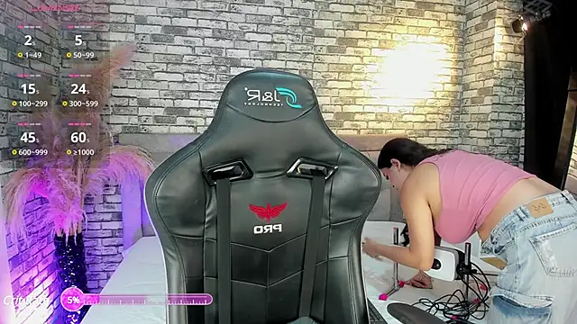 Snapshot of ariadna_milano chatting on 03.11.25 ariadna milano online show from 03.11.25