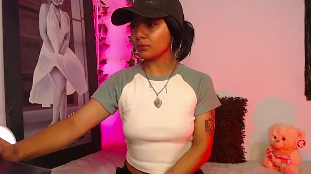 Snapshot of sofi_soft_ chatting on 01.20.25 sofi soft  online show from 01.20.25