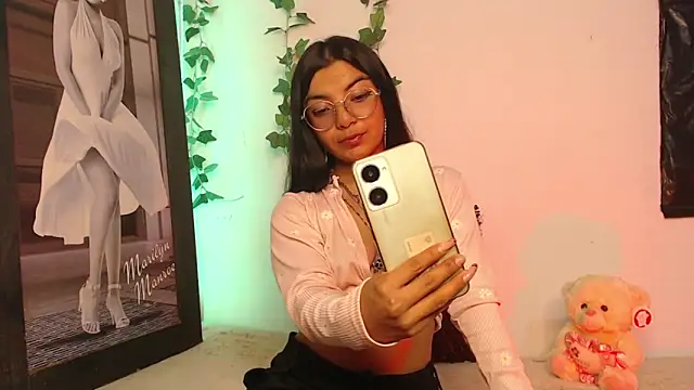 Snapshot of sofi_soft_ chatting on 01.20.25 sofi soft  online show from 01.20.25