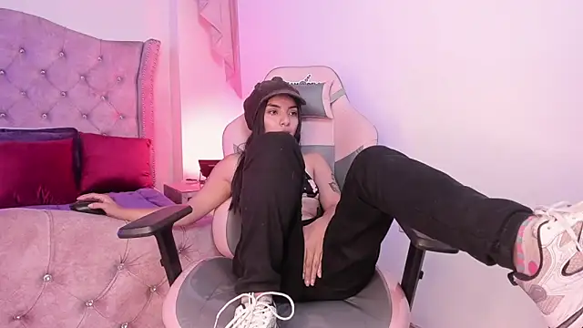 Snapshot of sofi_soft_ chatting on 02.11.25 sofi soft  online show from 02.11.25