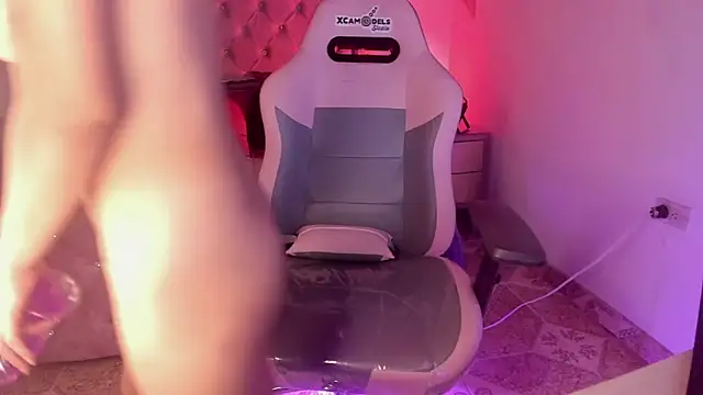 Snapshot of sofi_soft_ chatting on 02.15.25 sofi soft  online show from 02.15.25