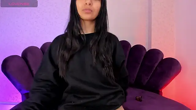 Snapshot of sofi_soft_ chatting on 10.20.25 sofi soft  online show from 10.20.25