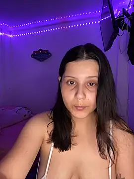 Snapshot of Sophie__Carter_ chatting on 10.16.25 Sophie Carter online show from 10.16.25