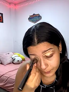 Snapshot of Sophie__Carter_ chatting on 10.28.25 Sophie Carter online show from 10.28.25