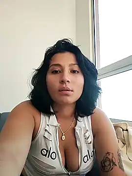 Pauilina online show from 01.18.25