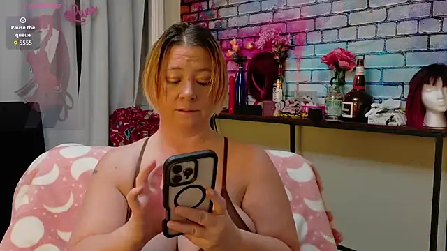 Snapshot of Luna1984 chatting on 02.10.26 Luna1984 online show from 02.10.26