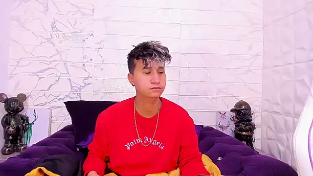 Im Milan Rs online show from 02.19.25