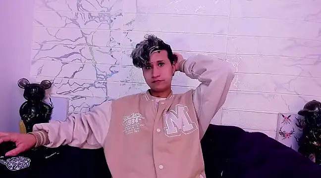 Im Milan Rs online show from 03.20.25