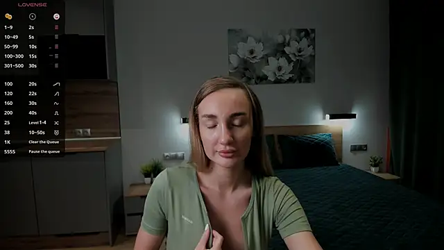 Snapshot of chloewallace chatting on 03.18.25 chloewallace online show from 03.18.25