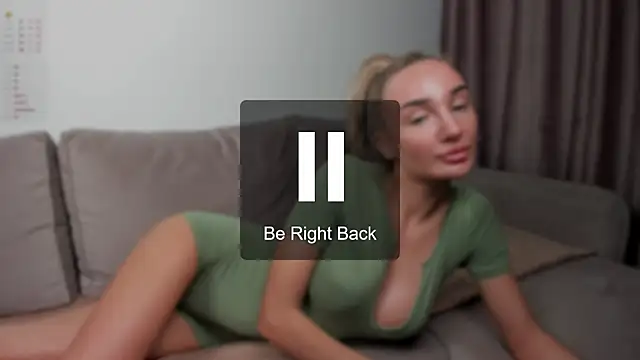 Snapshot of chloewallace chatting on 10.04.25 chloewallace online show from 10.04.25
