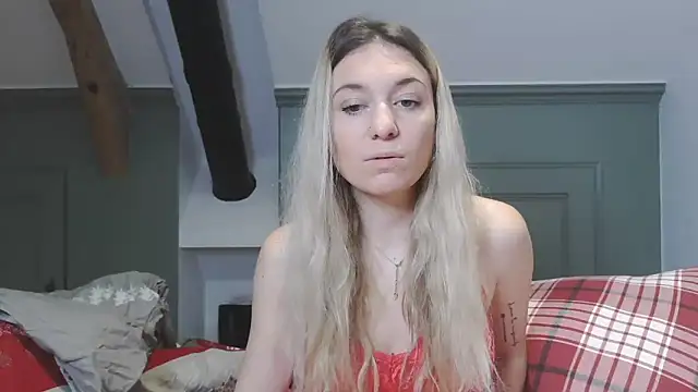 Snapshot of carlaaa chatting on 12.19.24 carlaaa online show from 12.19.24