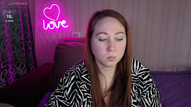 Snapshot of KellyCrystall chatting on 11.08.25 KellyCrystall online show from 11.08.25