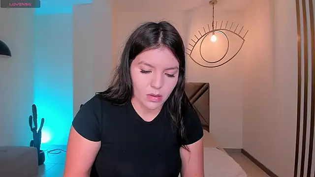Snapshot of ValeriaRoldanX chatting on 05.23.26 ValeriaRoldanX online show from 05.23.26
