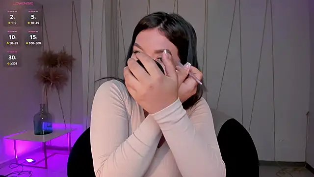 Snapshot of ValeriaRoldanX chatting on 05.26.26 ValeriaRoldanX online show from 05.26.26