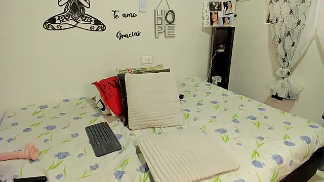 Snapshot of barbaara__ chatting on 10.20.25 barbaara online show from 10.20.25