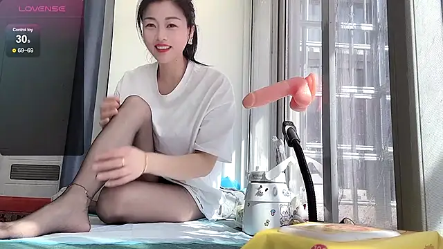 Snapshot of QianF-666 chatting on 02.10.25 QianF-666 online show from 02.10.25