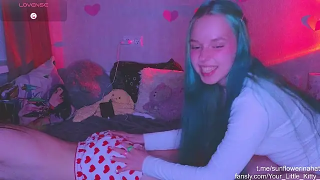 812sunflowerinahat online show from 02.15.25