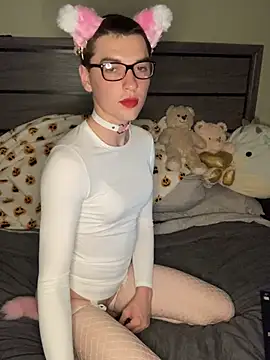 Snapshot of YourFavTwinkie chatting on 11.09.25 YourFavTwinkie online show from 11.09.25