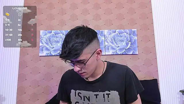 Snapshot of Ryan_Clark_ chatting on 12.01.24 Ryan Clark online show from 12.01.24