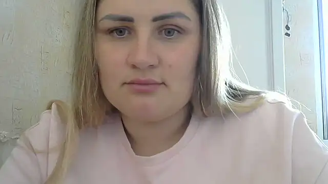 Snapshot of Honeydew-Waves chatting on 06.18.26 Honeydew-Waves online show from 06.18.26