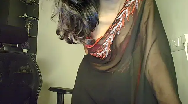 Snapshot of CUTE_princess_143 chatting on 01.06.25 CUTE princess 143 online show from 01.06.25