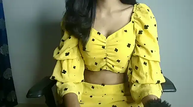 Snapshot of CUTE_princess_143 chatting on 02.19.25 CUTE princess 143 online show from 02.19.25