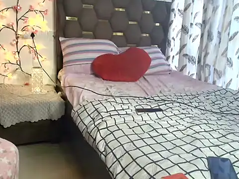 Snapshot of CUTE_princess_143 chatting on 10.06.25 CUTE princess 143 online show from 10.06.25