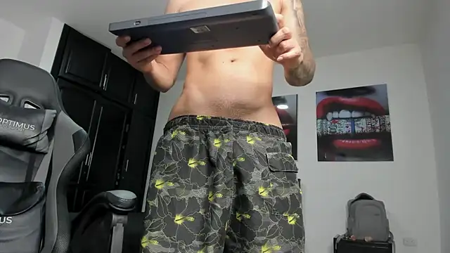 Snapshot of CbumDick chatting on 11.08.25 CbumDick online show from 11.08.25