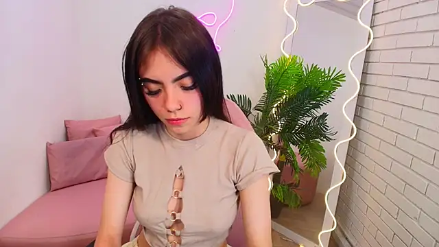 Roxanne tay online show from 12.11.24