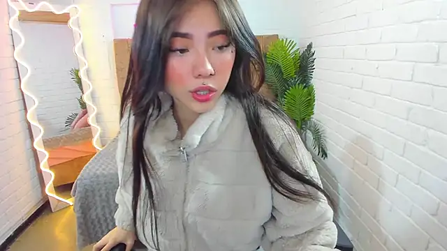 Roxanne tay online show from 02.16.25