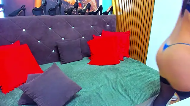 LauraSin online show from 04.21.26