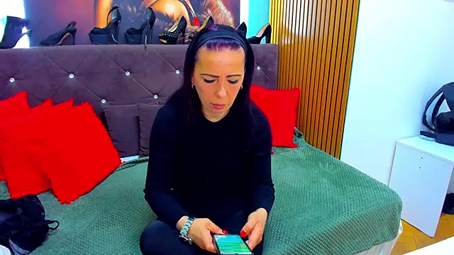 LauraSin online show from 05.01.26
