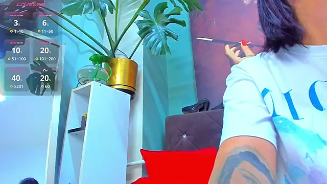LauraSin online show from 08.04.26