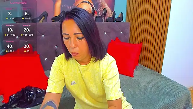 LauraSin online show from 08.06.26